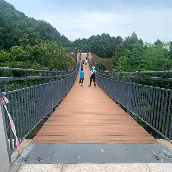 木质吊桥